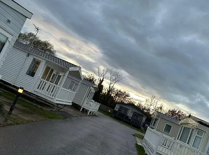 Luxurious 6 Berth Swift Bordeaux On Lyons Robin Hood Rhyl